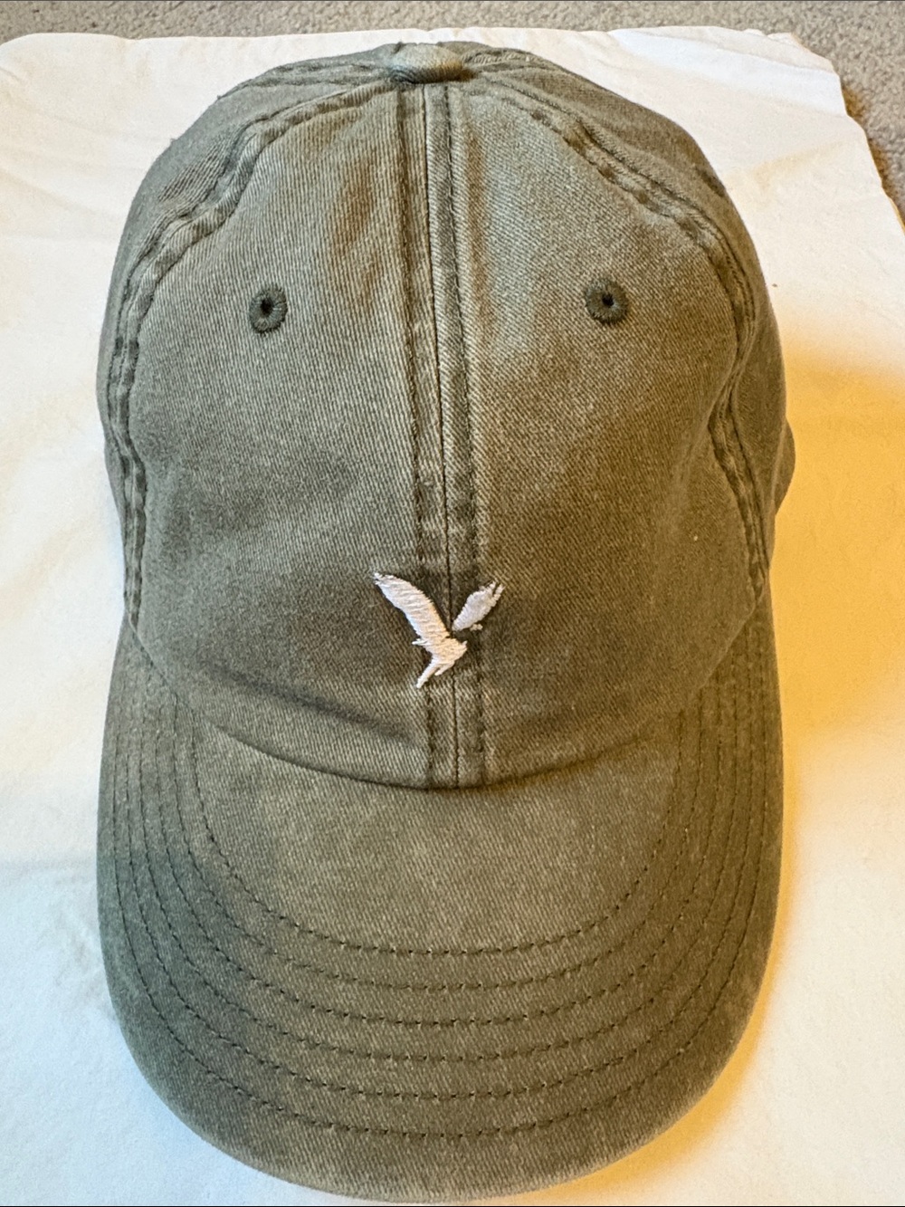 Light gray Baseball Cap with American Eagle logo.  NEW UNISEX